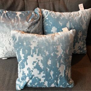 NWT textured Blue Throw Pillow Set